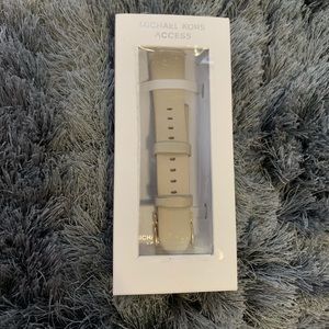 Michael Kors Smartwatch - Color: Nude